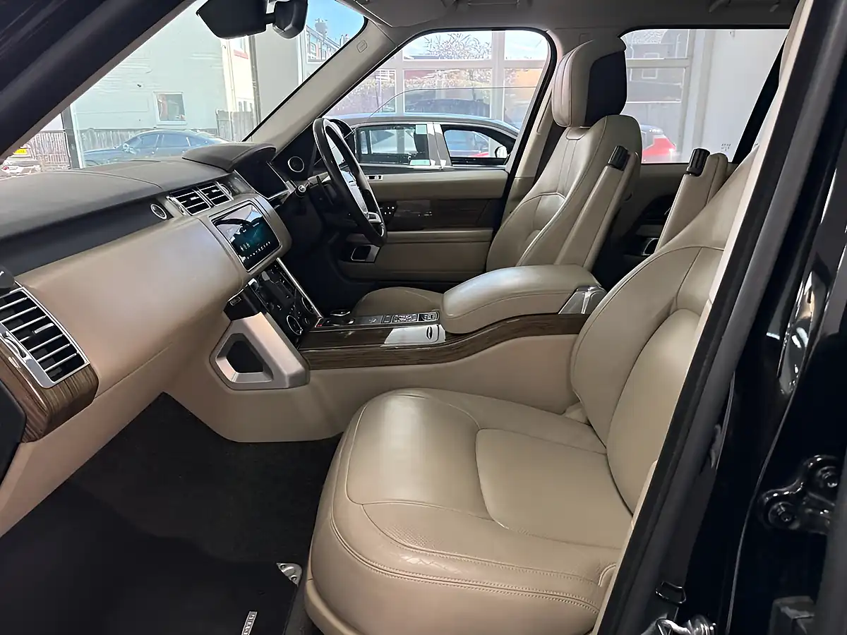 Used 2019 Land Rover Range Rover Vogue - Interior and Exterior details 12