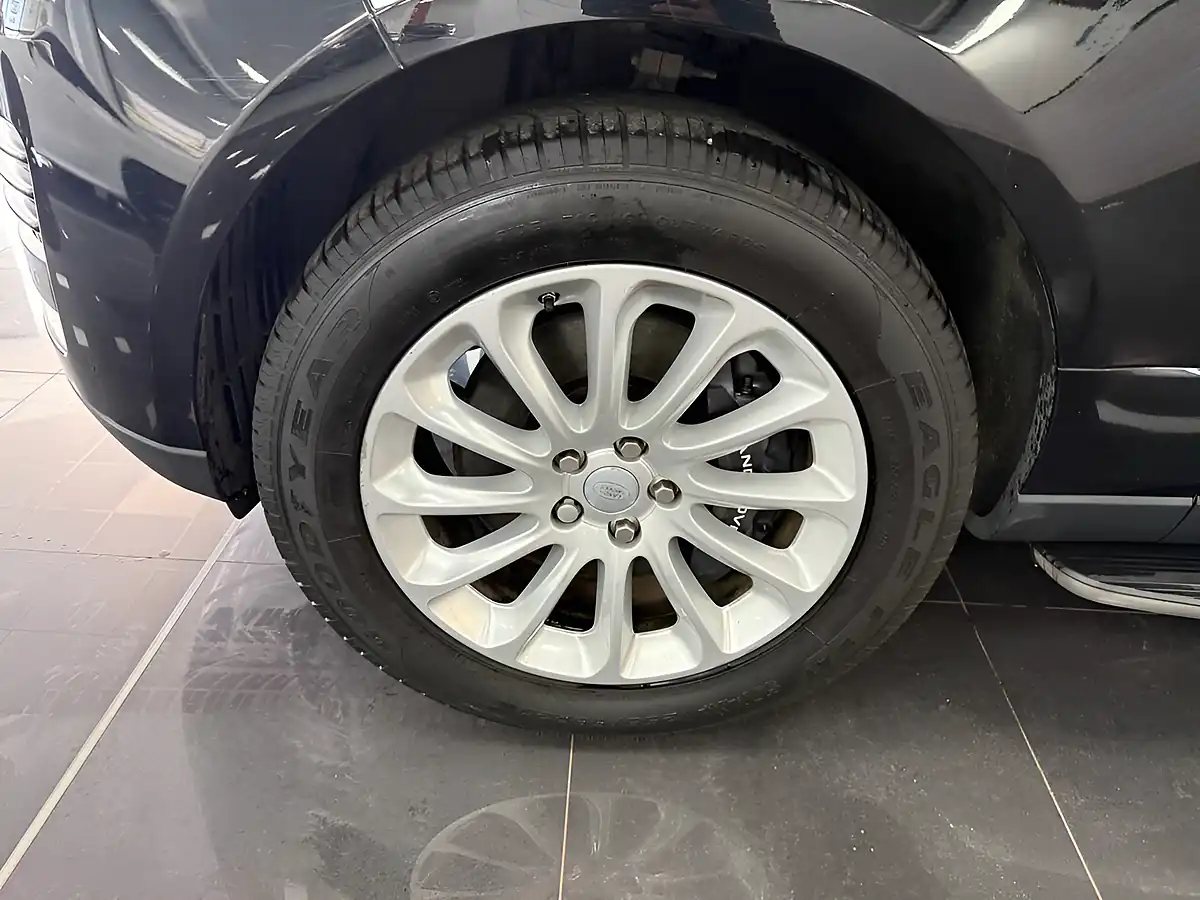 Used 2019 Land Rover Range Rover Vogue - Interior and Exterior details 13