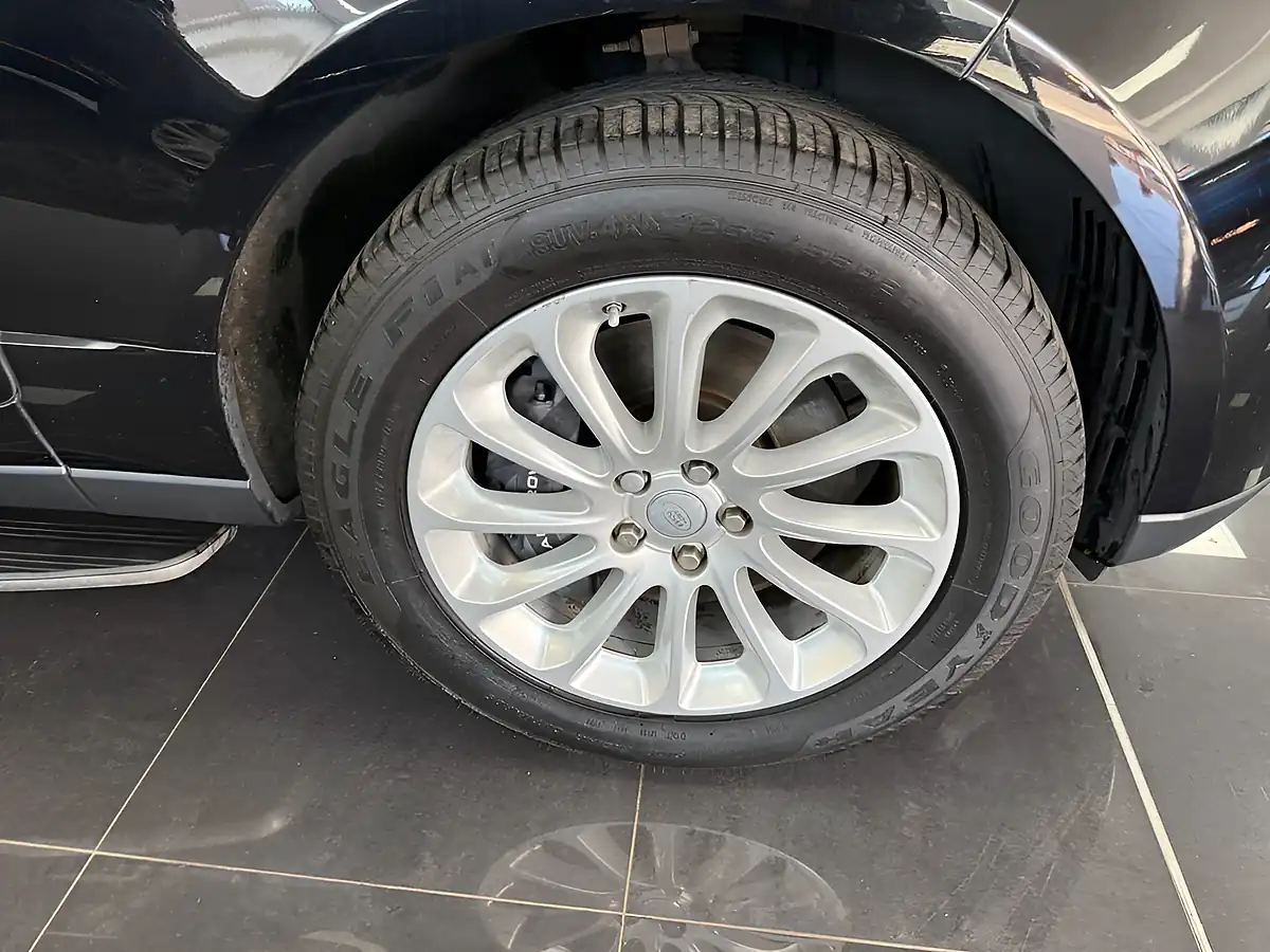 Used 2019 Land Rover Range Rover Vogue - Interior and Exterior details 14