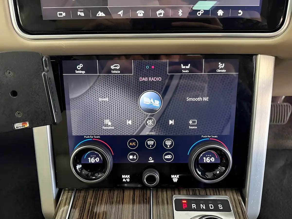 Used 2019 Land Rover Range Rover Vogue - Interior and Exterior details 18
