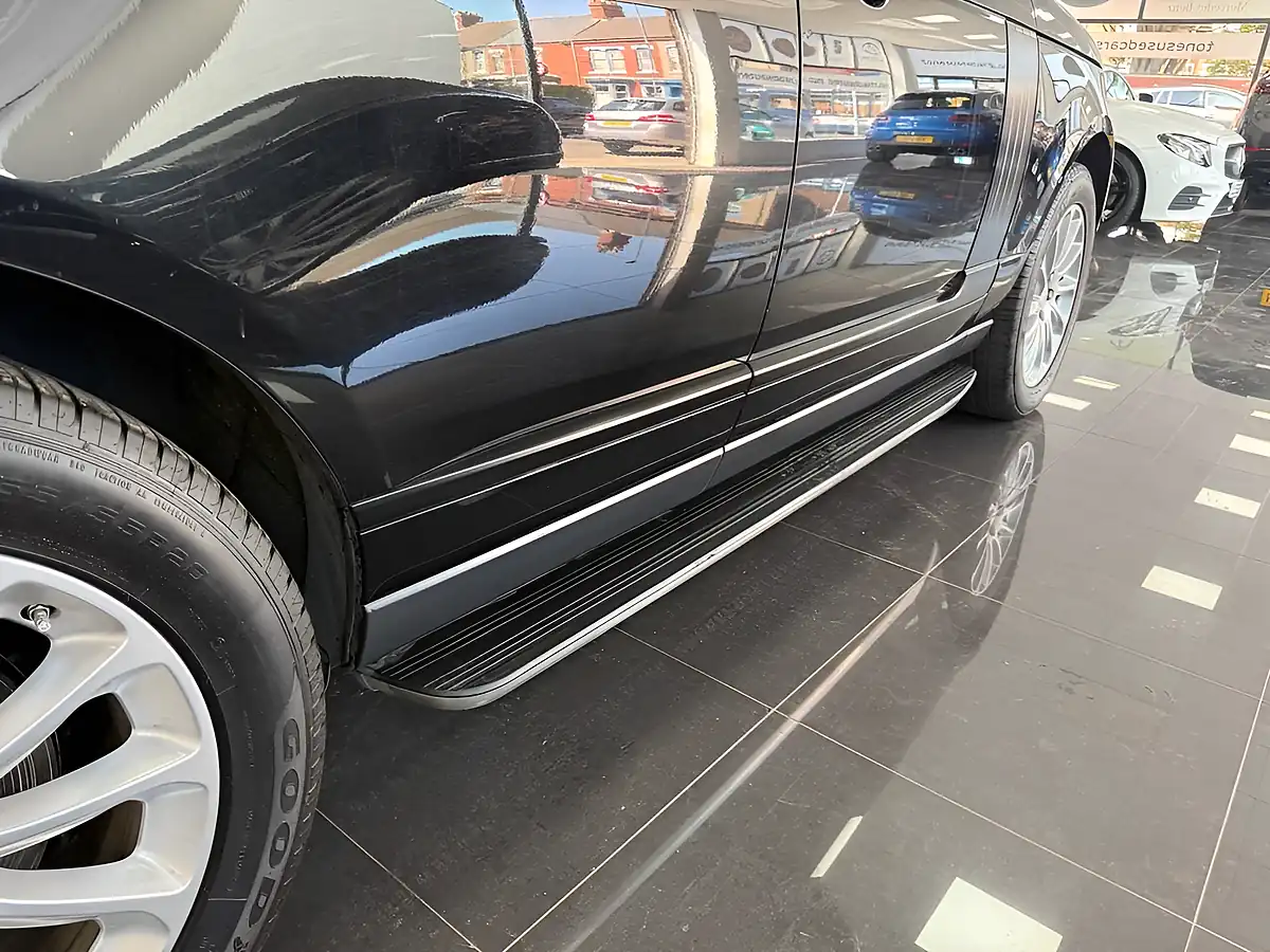 Used 2019 Land Rover Range Rover Vogue - Interior and Exterior details 4