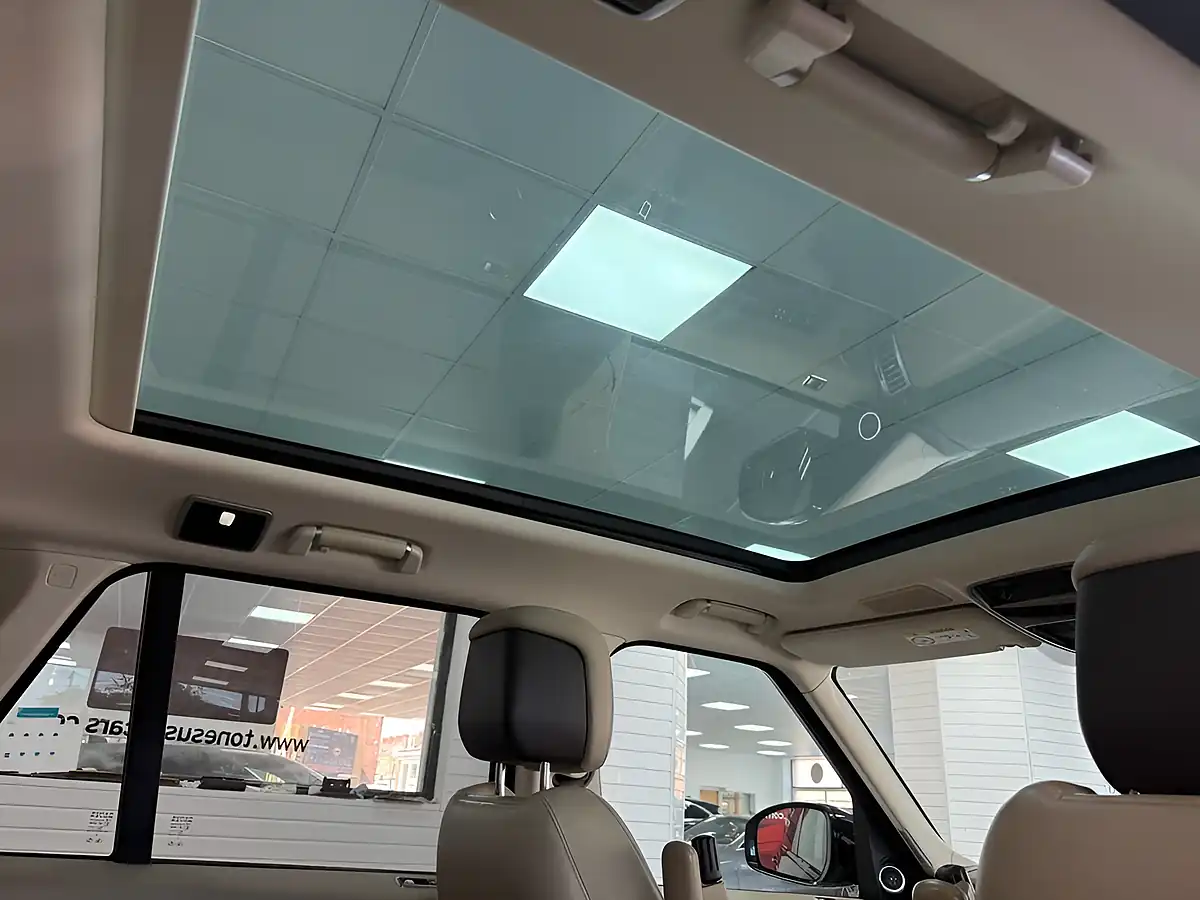 Used 2019 Land Rover Range Rover Vogue - Interior and Exterior details 8