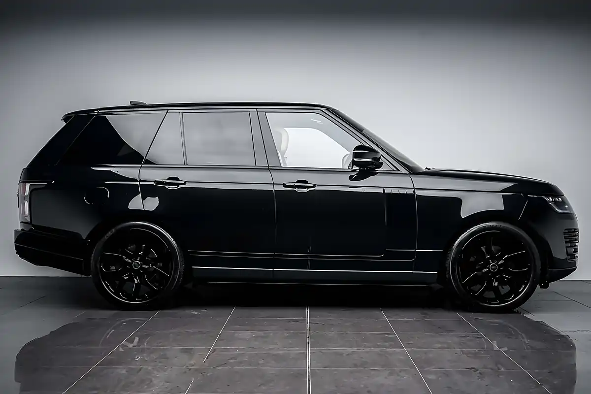 Used 2019 Land Rover Range Rover Vogue Santorini Black - Interior and Exterior details 10