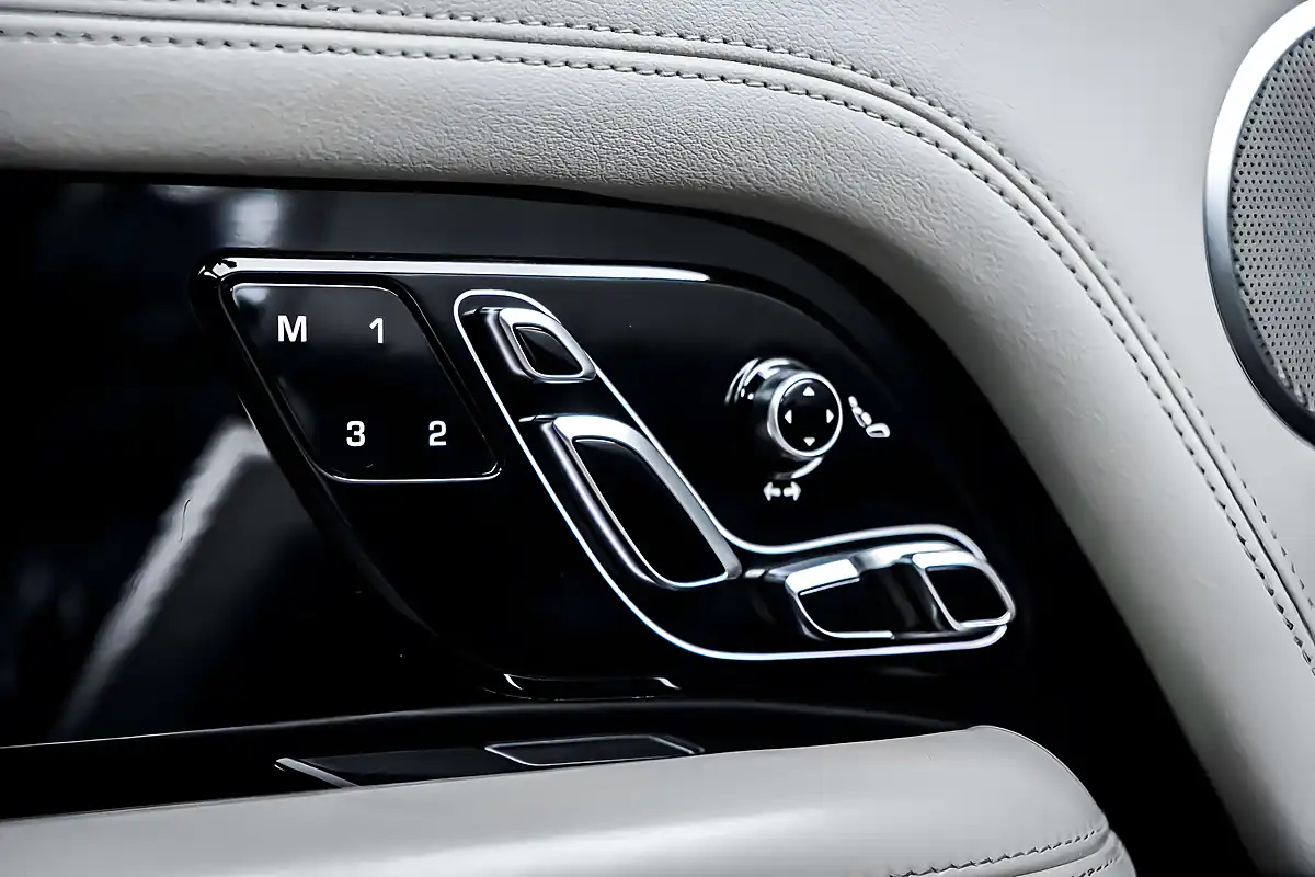 Used 2019 Land Rover Range Rover Vogue Santorini Black - Interior and Exterior details 15