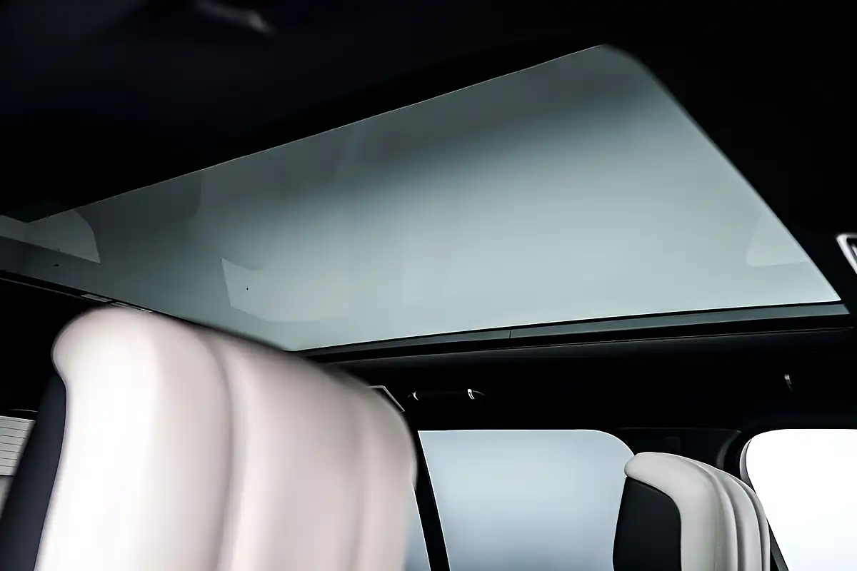 Used 2019 Land Rover Range Rover Vogue Santorini Black - Interior and Exterior details 3