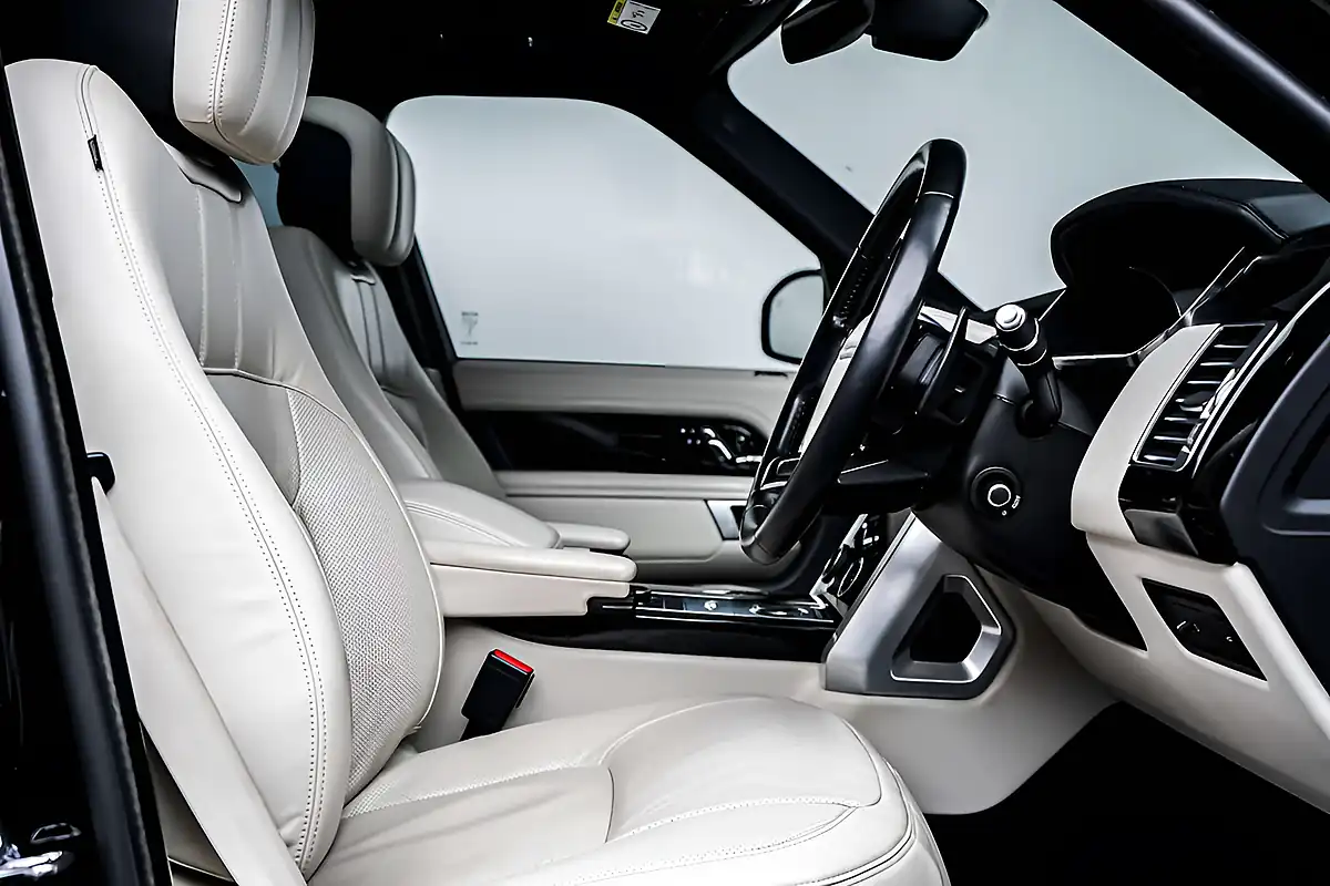 Used 2019 Land Rover Range Rover Vogue Santorini Black - Interior and Exterior details 6