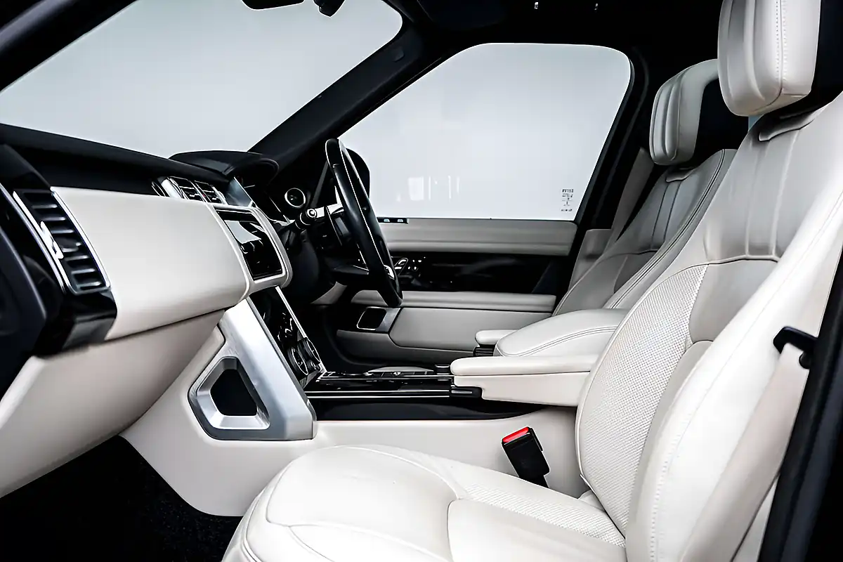 Used 2019 Land Rover Range Rover Vogue Santorini Black - Interior and Exterior details 7