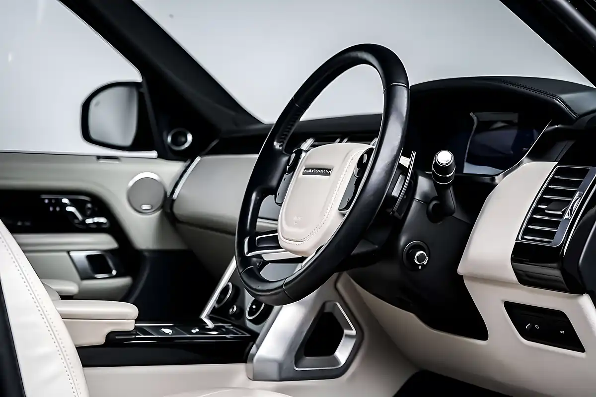 Used 2019 Land Rover Range Rover Vogue Santorini Black - Interior and Exterior details 9