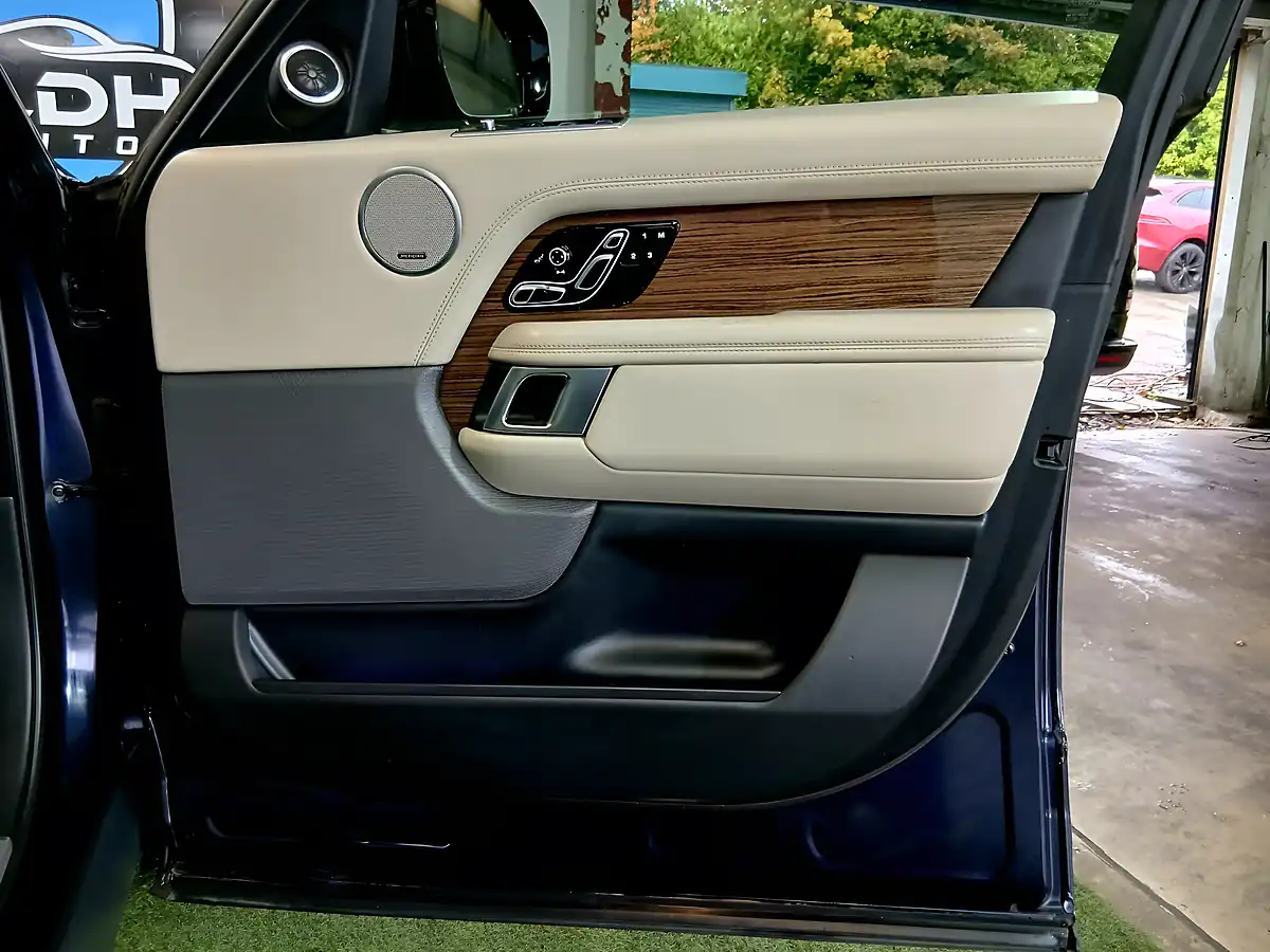Used 2019 Land Rover Range Rover Vogue Se Blue - Interior and Exterior details 18