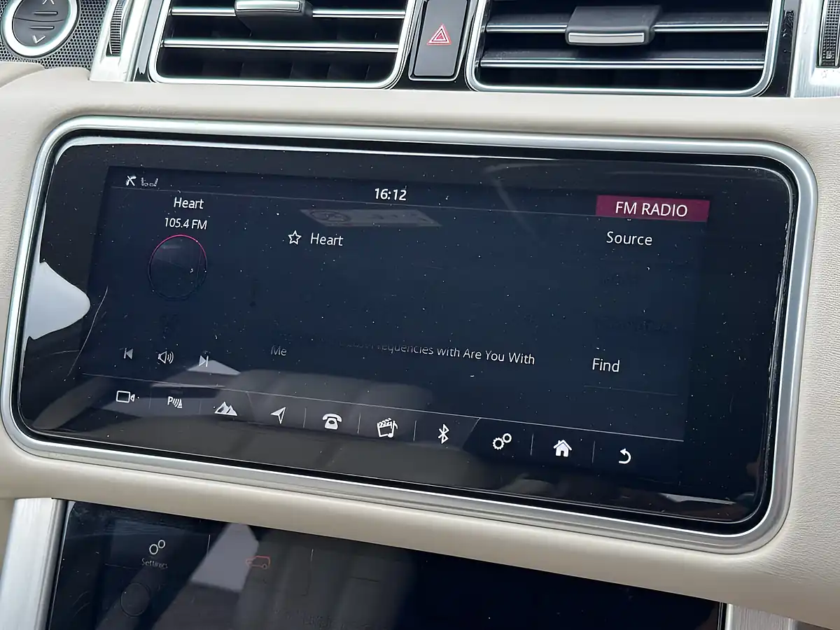 Used 2019 Land Rover Range Rover Vogue Se Carpathian Grey - Interior and Exterior details 17