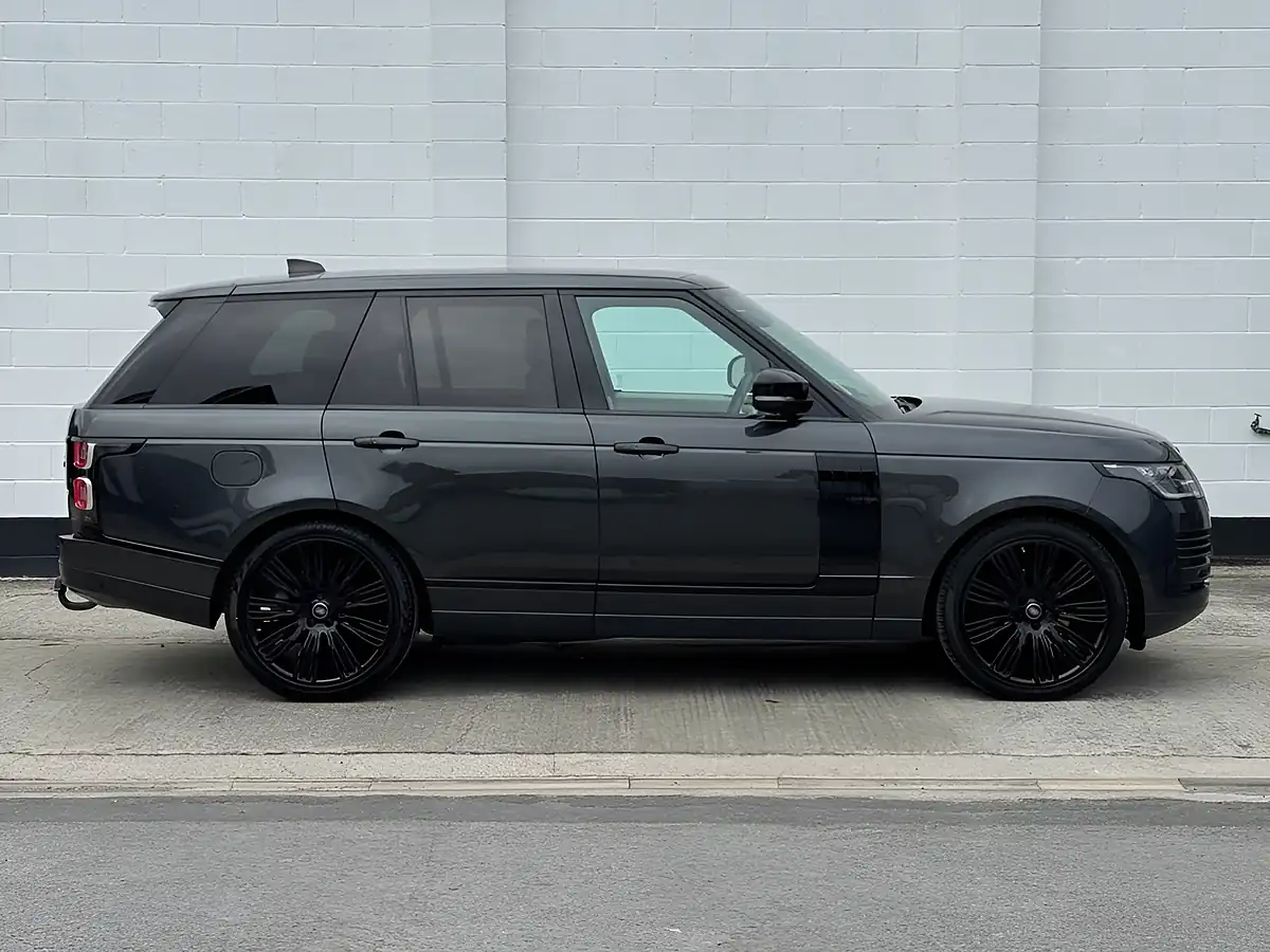 Used 2019 Land Rover Range Rover Vogue Se Carpathian Grey - Interior and Exterior details 3