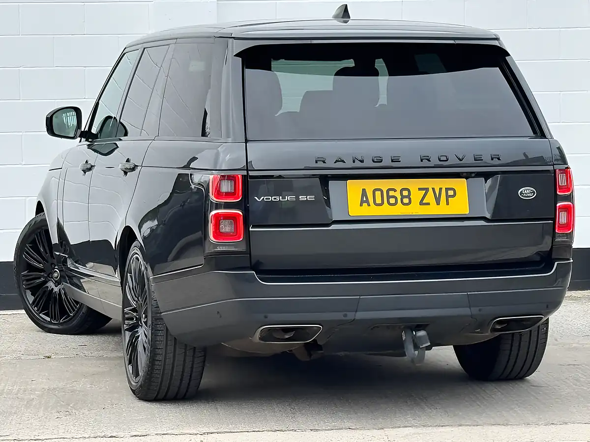 Used 2019 Land Rover Range Rover Vogue Se Carpathian Grey - Interior and Exterior details 4