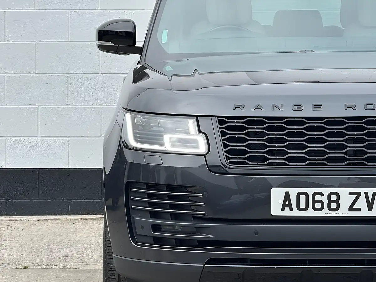 Used 2019 Land Rover Range Rover Vogue Se Carpathian Grey - Interior and Exterior details 9