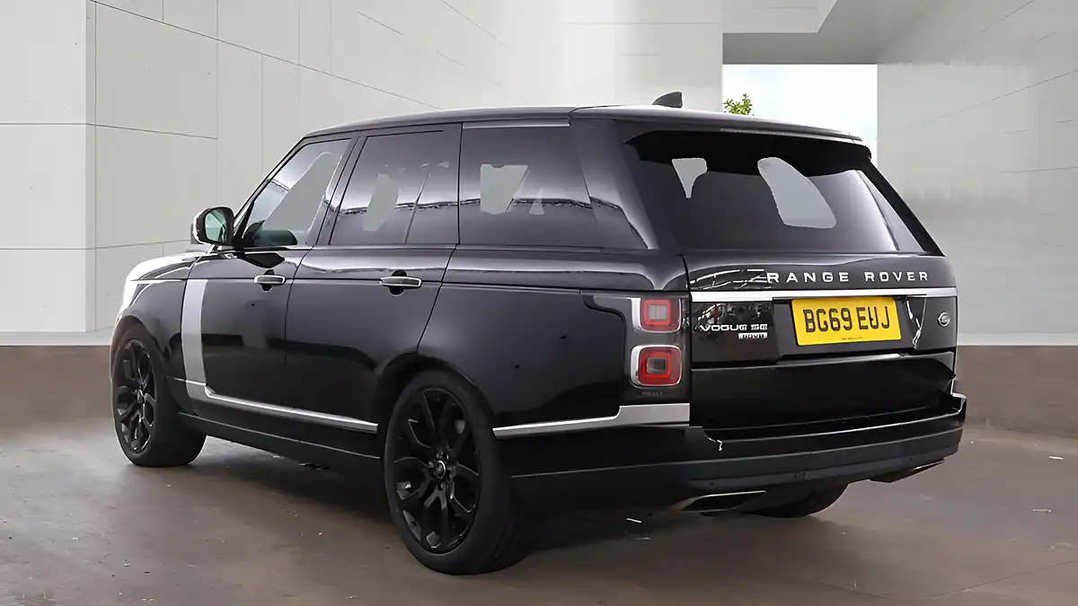 Used 2019 Land Rover Range Rover Vogue Se Santorini Black - Interior and Exterior details 11