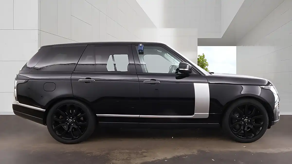 Used 2019 Land Rover Range Rover Vogue Se Santorini Black - Interior and Exterior details 13