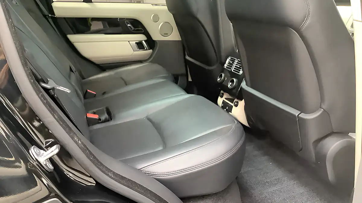 Used 2019 Land Rover Range Rover Vogue Se Santorini Black - Interior and Exterior details 17