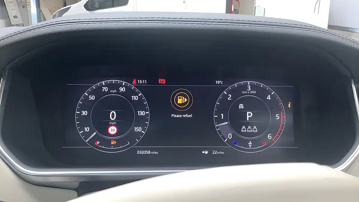 Used 2019 Land Rover Range Rover Vogue Se Santorini Black - Interior and Exterior details 19