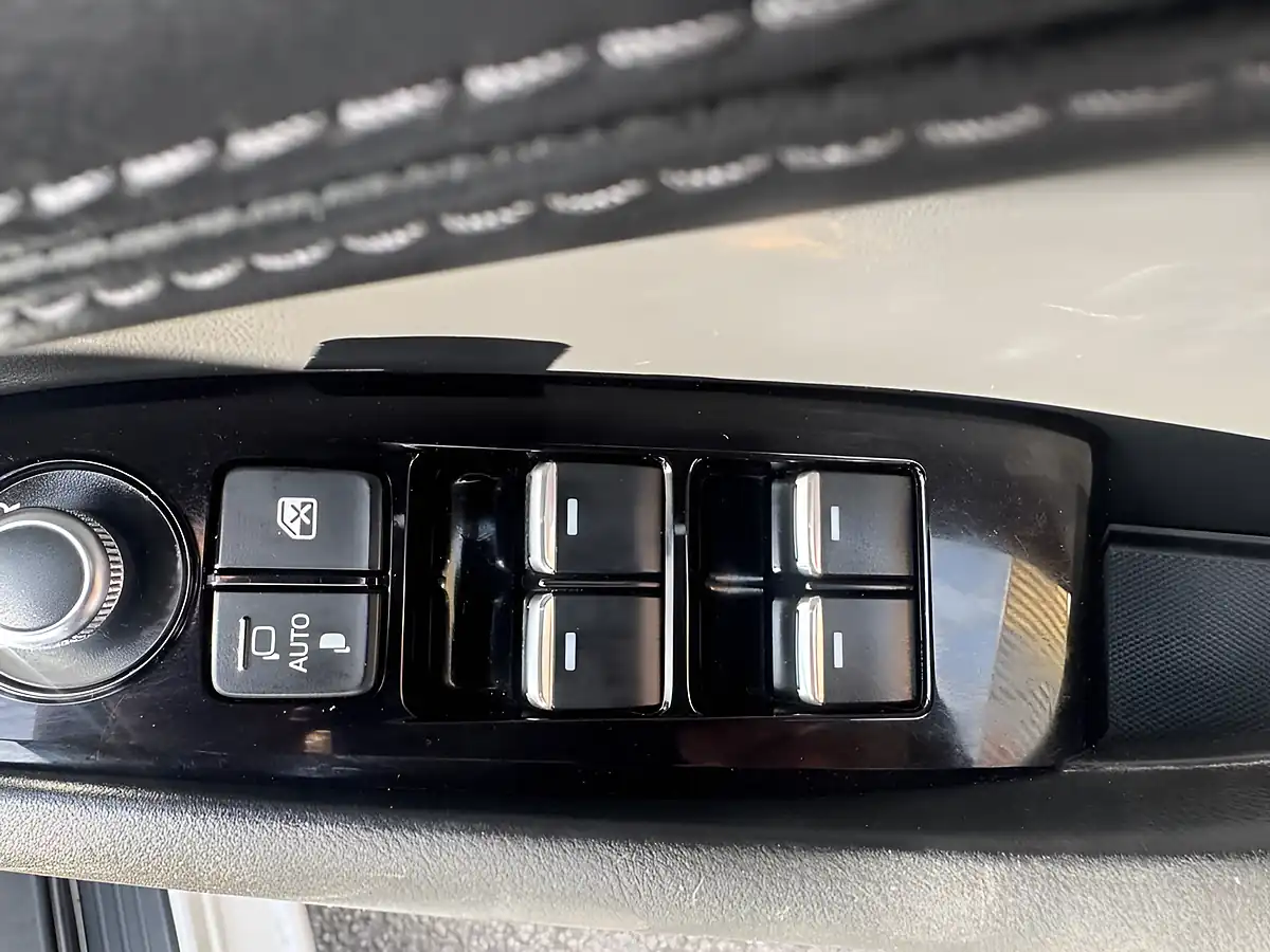 Used 2019 Mazda 6 Se-L Nav+ Tourer White - Interior and Exterior details 17