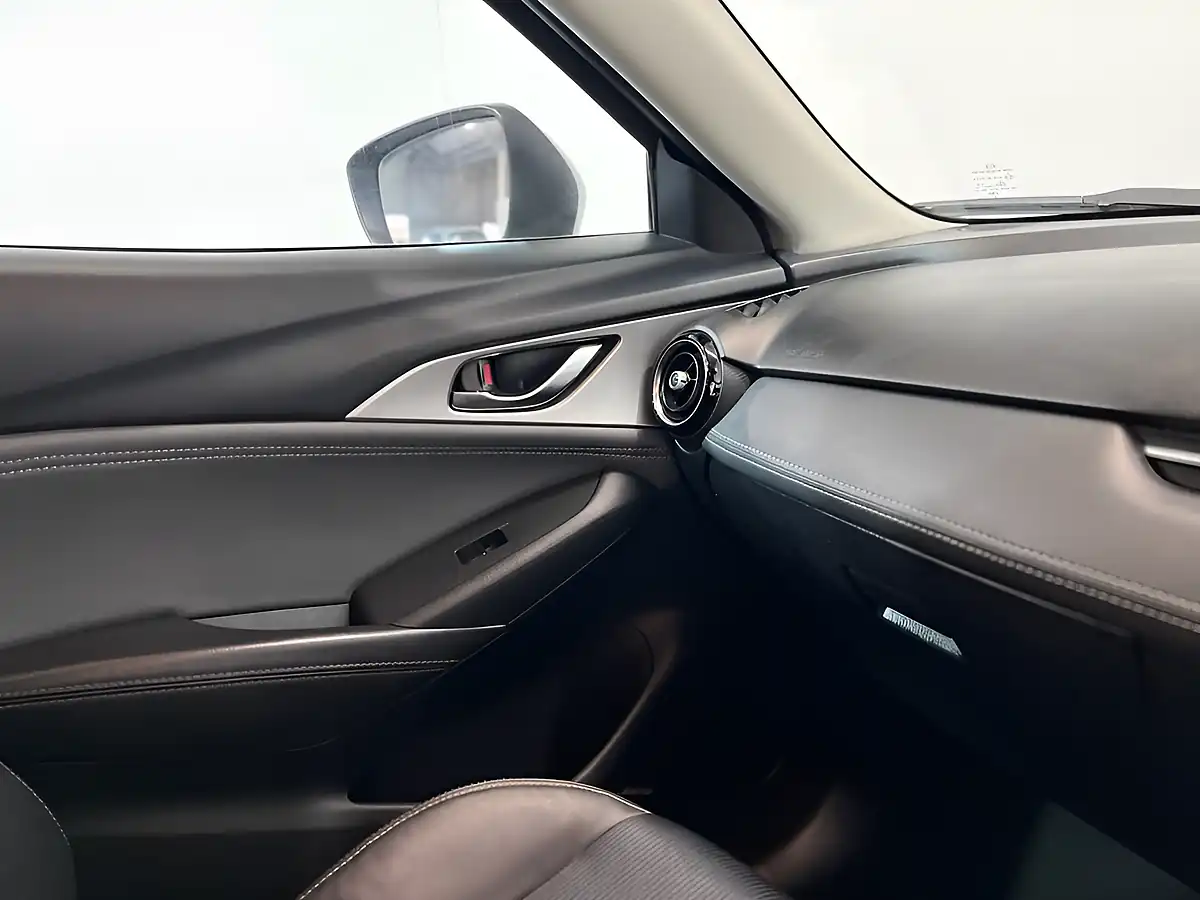 Used 2019 Mazda CX-3 Sport Nav+ Grey - Interior and Exterior details 16