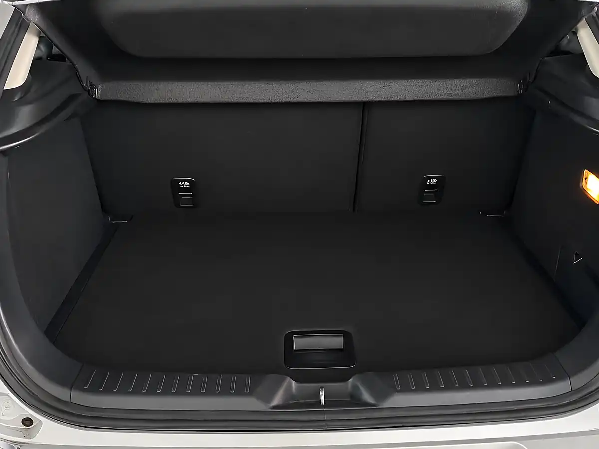 Used 2019 Mazda CX-3 Sport Nav + Silver - Interior and Exterior details 8