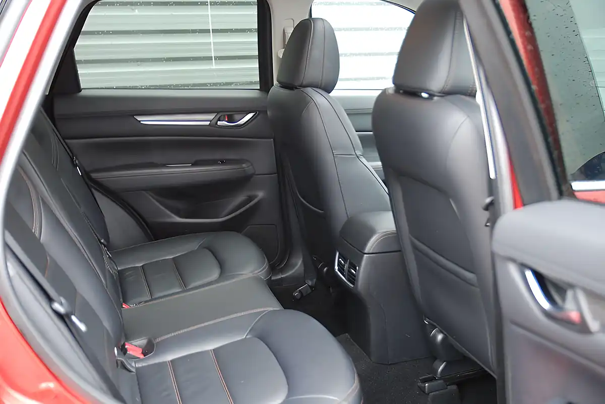 Used 2019 Mazda CX-5 Sport Nav+ Red - Interior and Exterior details 6