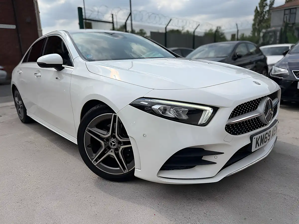 Used 2019 Mercedes a-Class AMG Line (premium) White - Front View