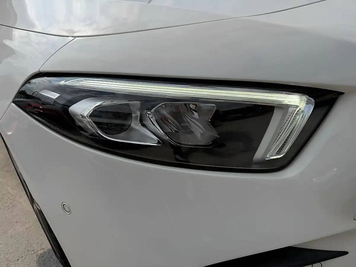 Used 2019 Mercedes a-Class AMG Line (premium) White - Interior and Exterior details 7