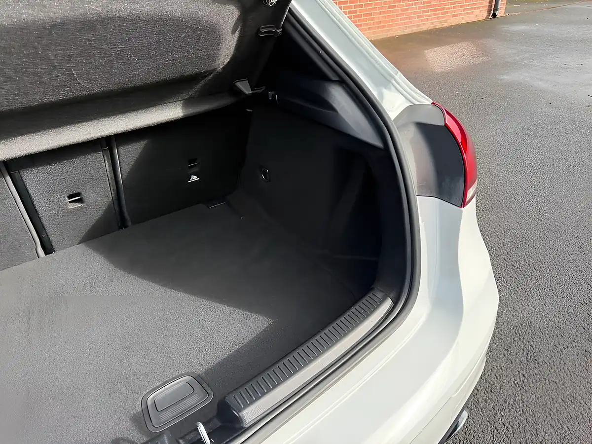 Used 2019 Mercedes-Benz a-Class A35 AMG Premium White - Interior and Exterior details 11