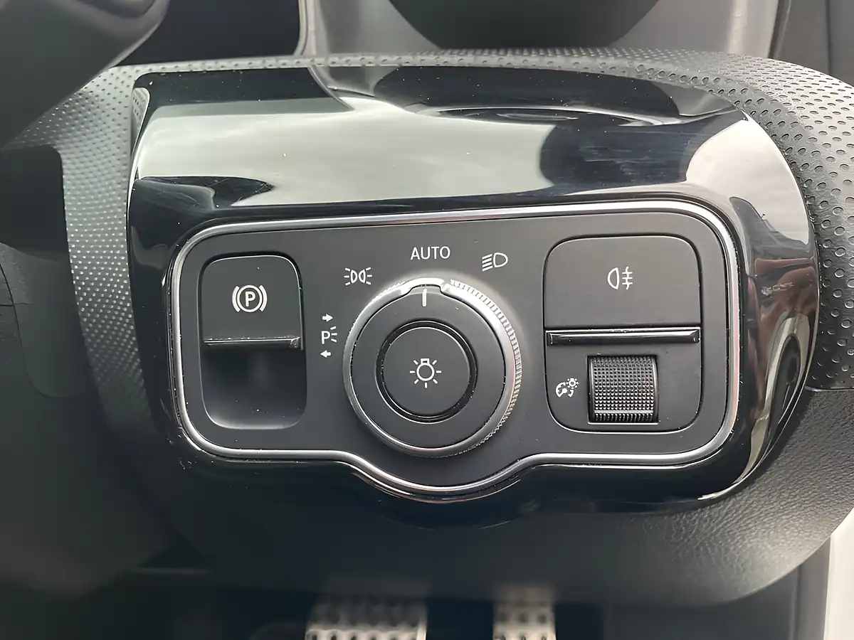 Used 2019 Mercedes-Benz a Class AMG Line (executive) White - Interior and Exterior details 17