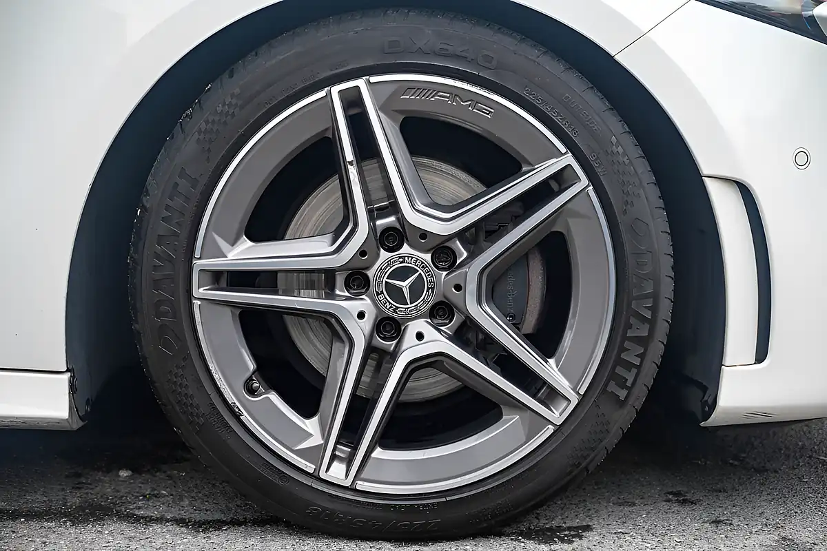 Used 2019 Mercedes-Benz a Class AMG Line (premium) Polar White - Interior and Exterior details 11