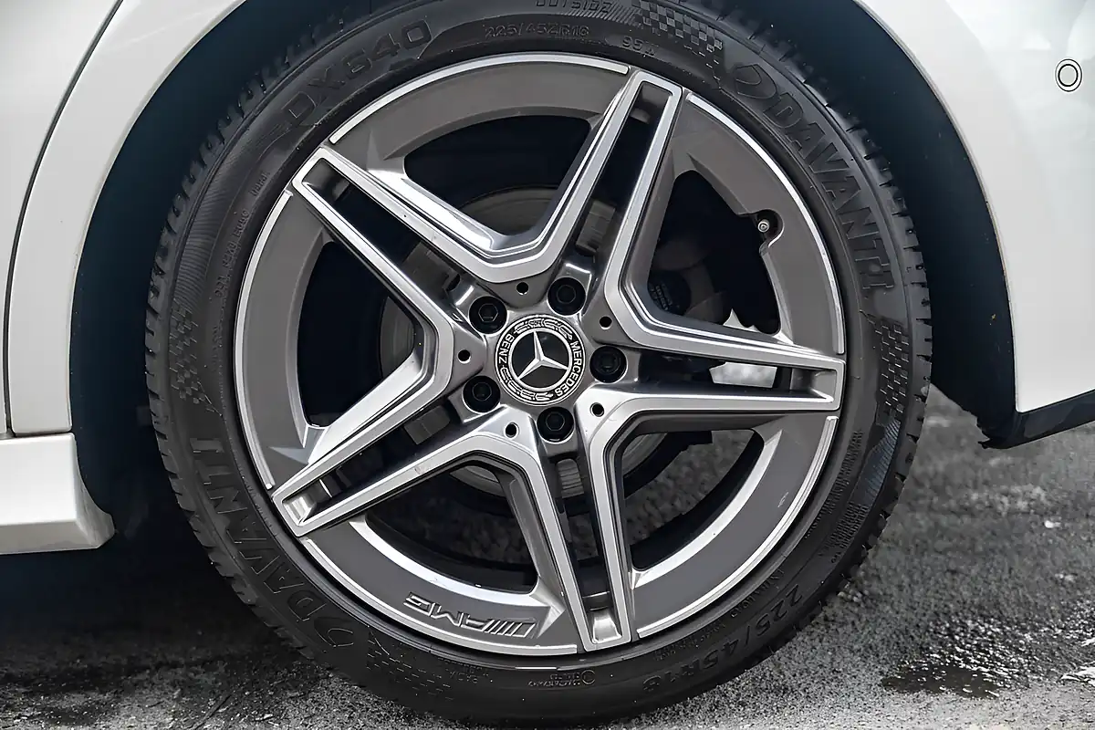 Used 2019 Mercedes-Benz a Class AMG Line (premium) Polar White - Interior and Exterior details 13
