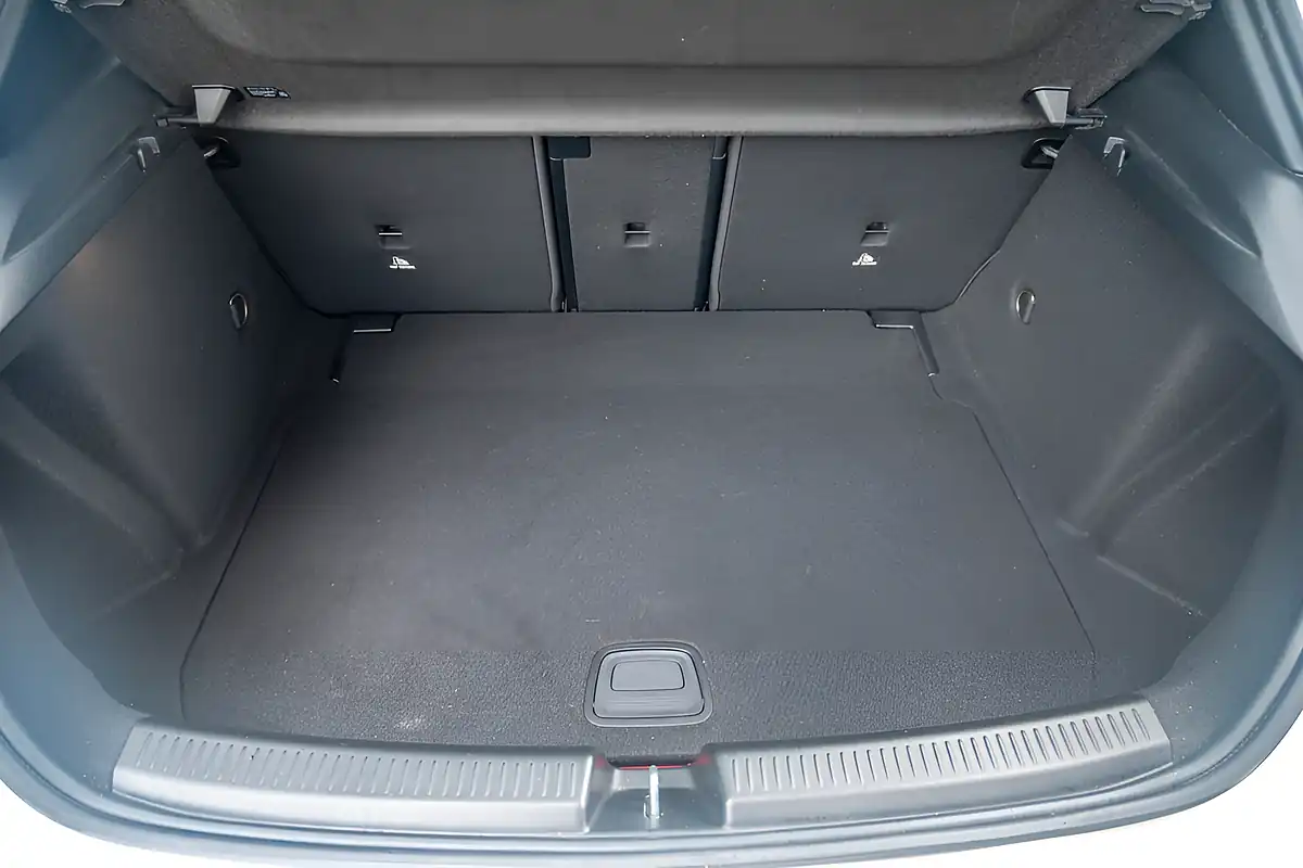 Used 2019 Mercedes-Benz a Class AMG Line (premium) Polar White - Interior and Exterior details 15