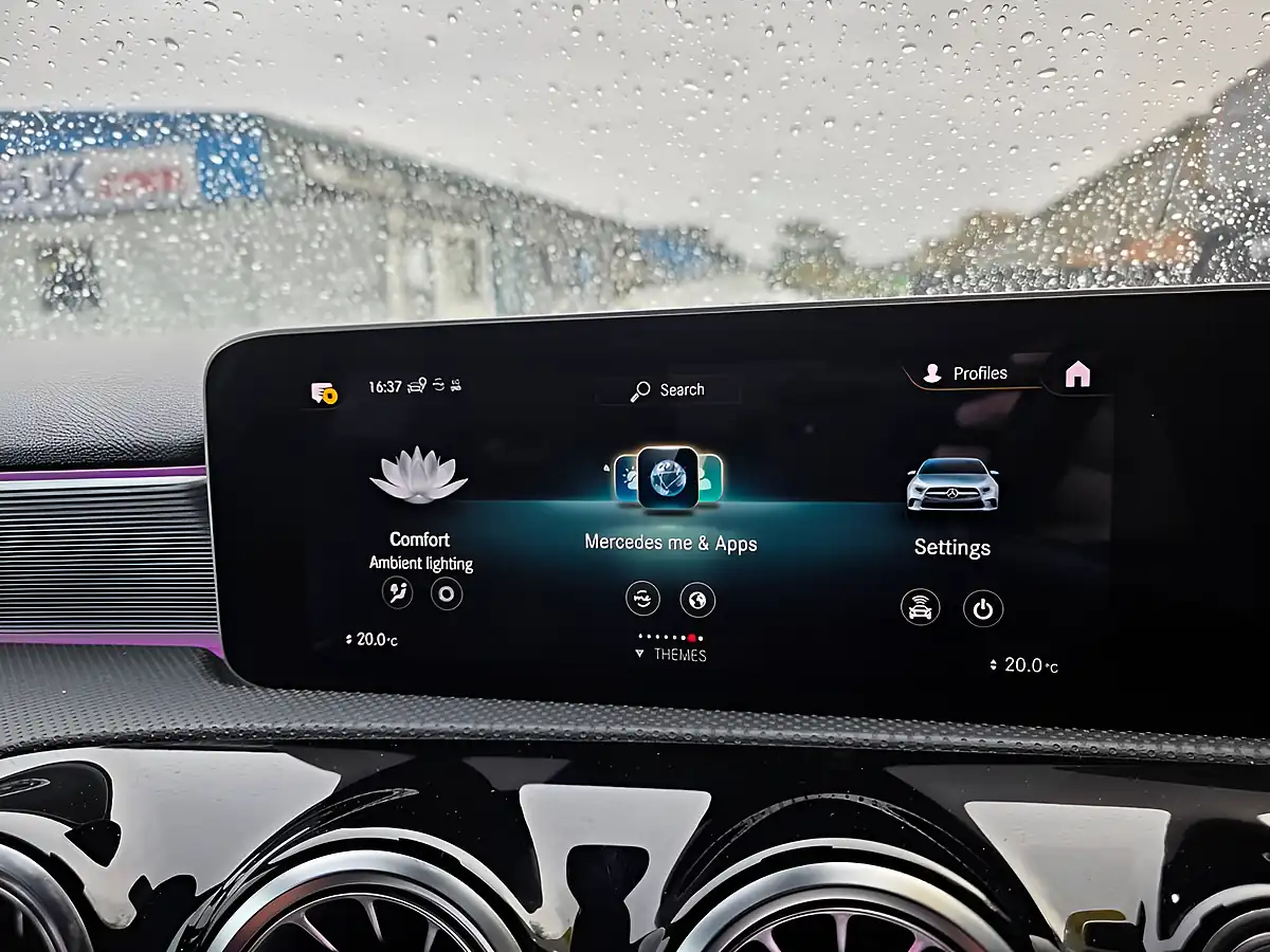 Used 2019 Mercedes-Benz a Class AMG Line (premium) Polar White - Interior and Exterior details 20
