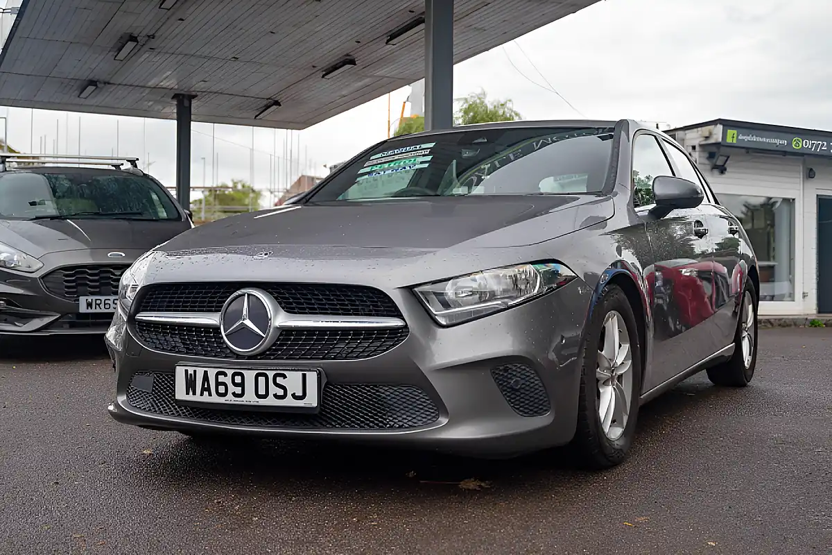 Used 2019 Mercedes-Benz a Class Se (executive) Mountain Grey - Interior and Exterior details 4