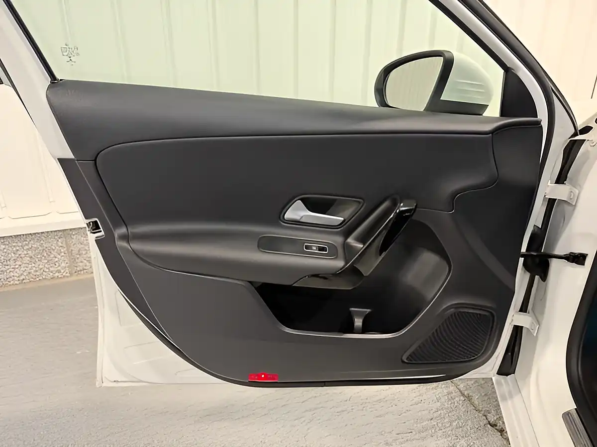 Used 2019 Mercedes-Benz a Class Se Polar White - Interior and Exterior details 11