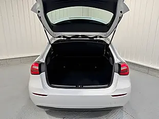 Used 2019 Mercedes-Benz a Class Se Polar White - Interior and Exterior details 8