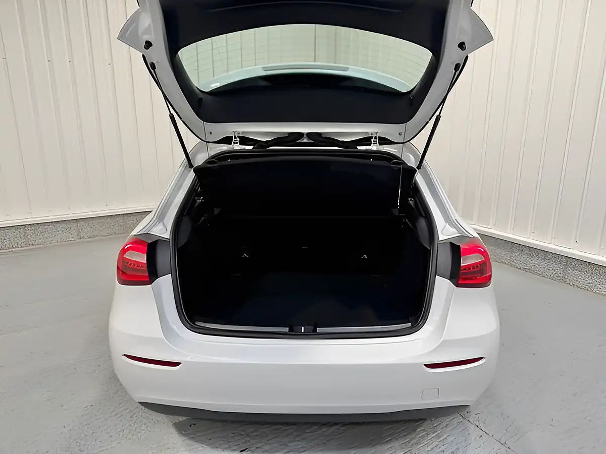 Used 2019 Mercedes-Benz a Class Se Polar White - Interior and Exterior details 8