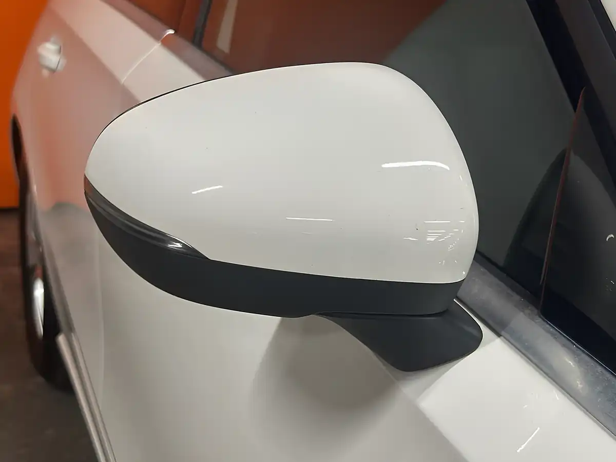 Used 2019 Mercedes-Benz a-Class Se White - Interior and Exterior details 16