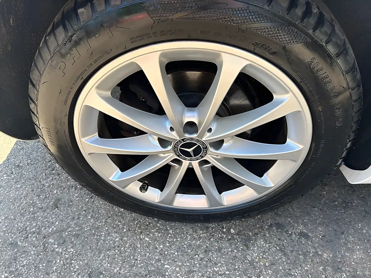 Used 2019 Mercedes-Benz a Class Sport (executive) White - Interior and Exterior details 18