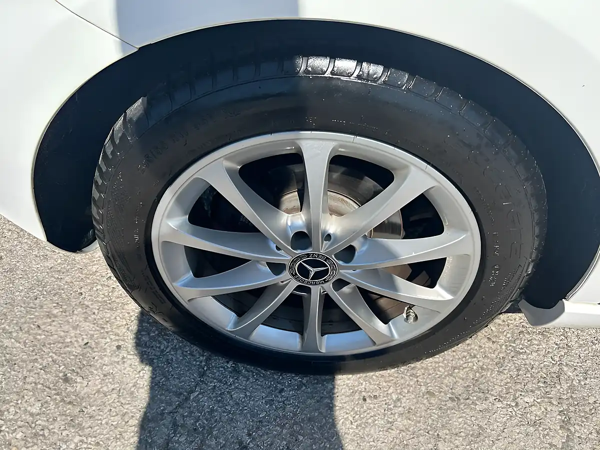 Used 2019 Mercedes-Benz a Class Sport (executive) White - Interior and Exterior details 19