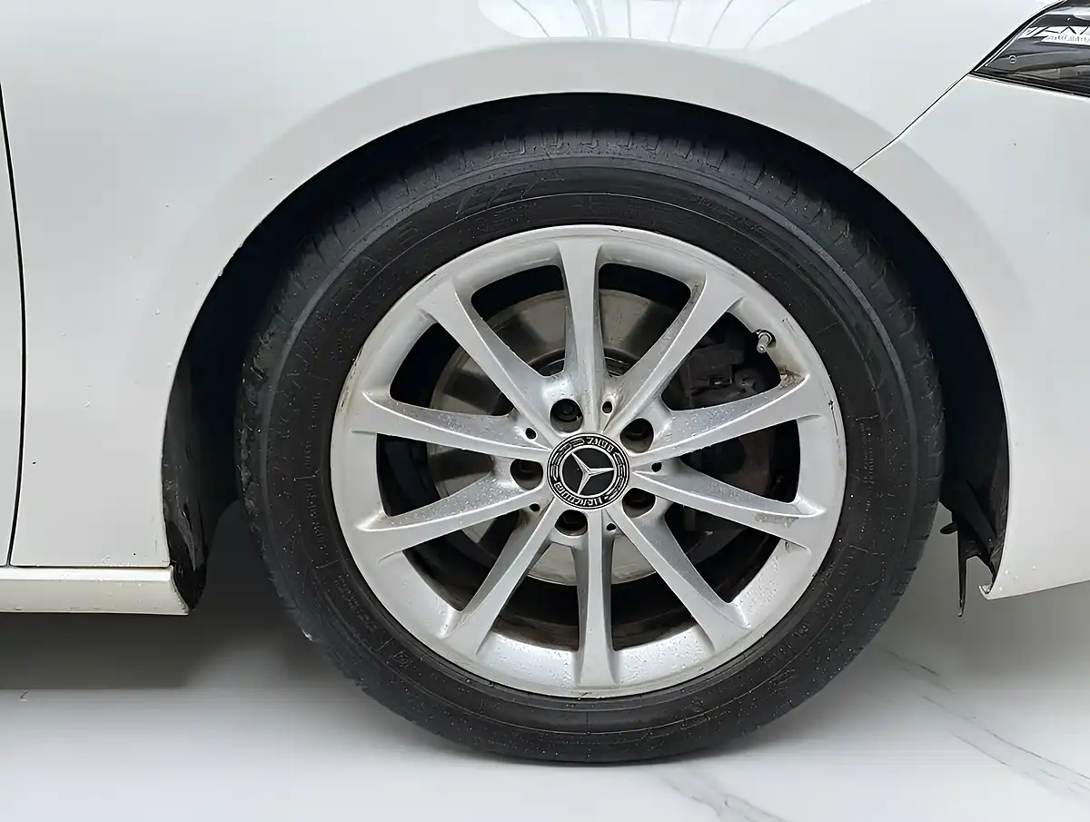 Used 2019 Mercedes-Benz a-Class Sport (executive) White - Interior and Exterior details 14