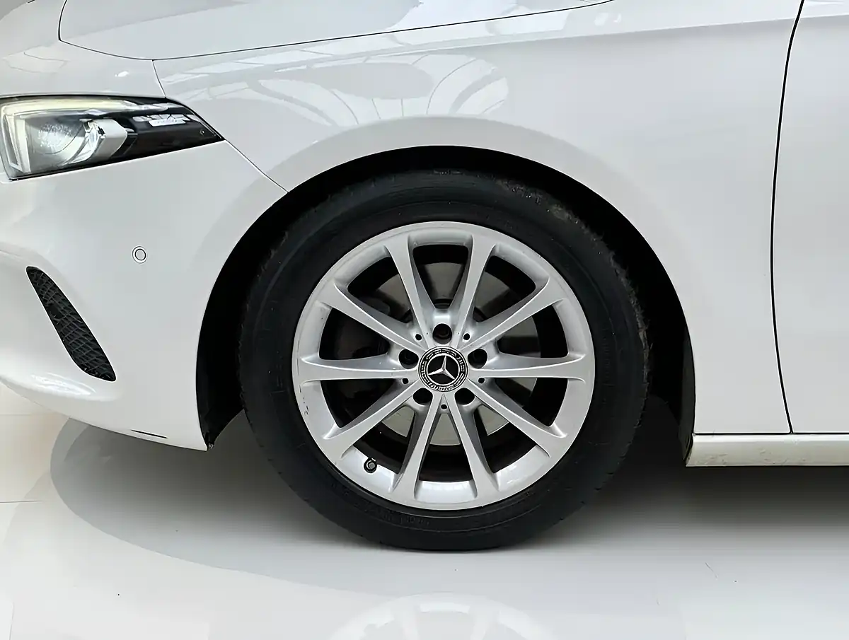 Used 2019 Mercedes-Benz a-Class Sport (executive) White - Interior and Exterior details 17