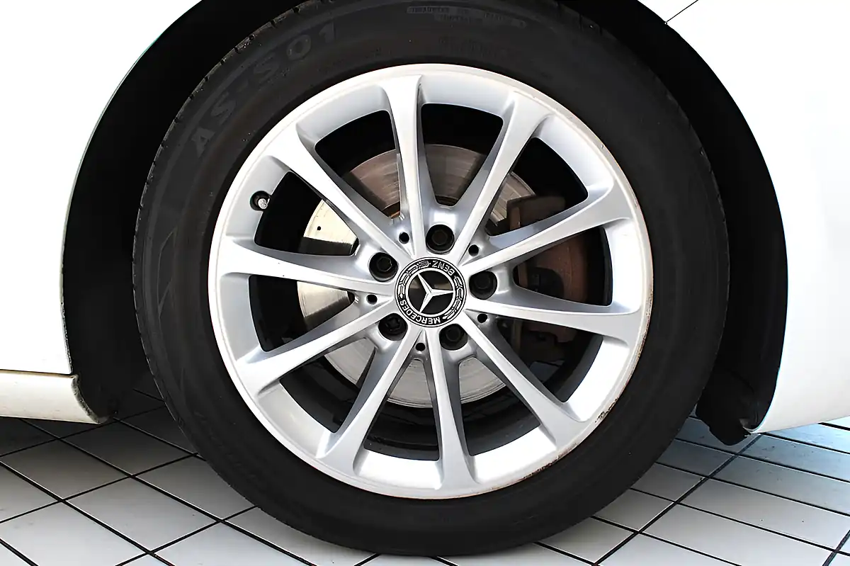 Used 2019 Mercedes-Benz a-Class Sport (premium) Polar White - Interior and Exterior details 11