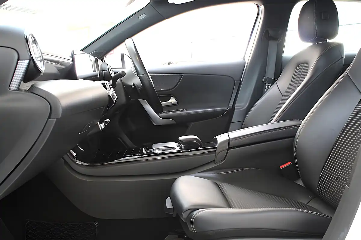 Used 2019 Mercedes-Benz a-Class Sport (premium) Polar White - Interior and Exterior details 20