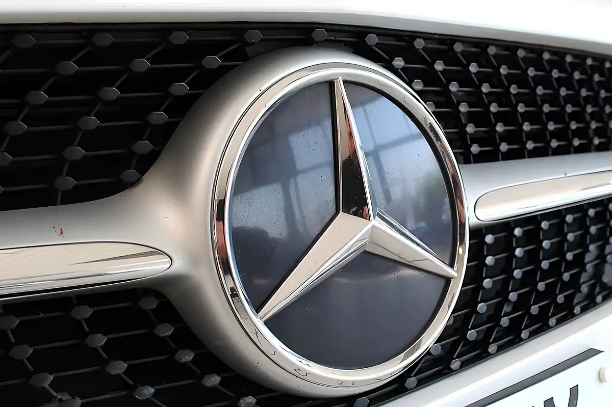 Used 2019 Mercedes-Benz a-Class Sport (premium) Polar White - Interior and Exterior details 8
