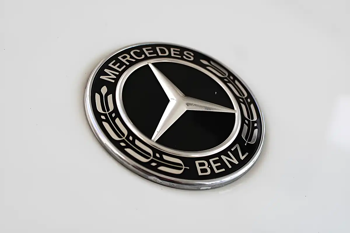 Used 2019 Mercedes-Benz a-Class Sport (premium) Polar White - Interior and Exterior details 9