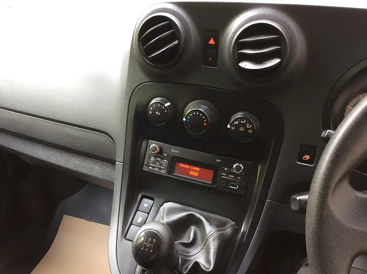Used 2019 Mercedes-Benz Citan 109 White - Interior and Exterior details 10
