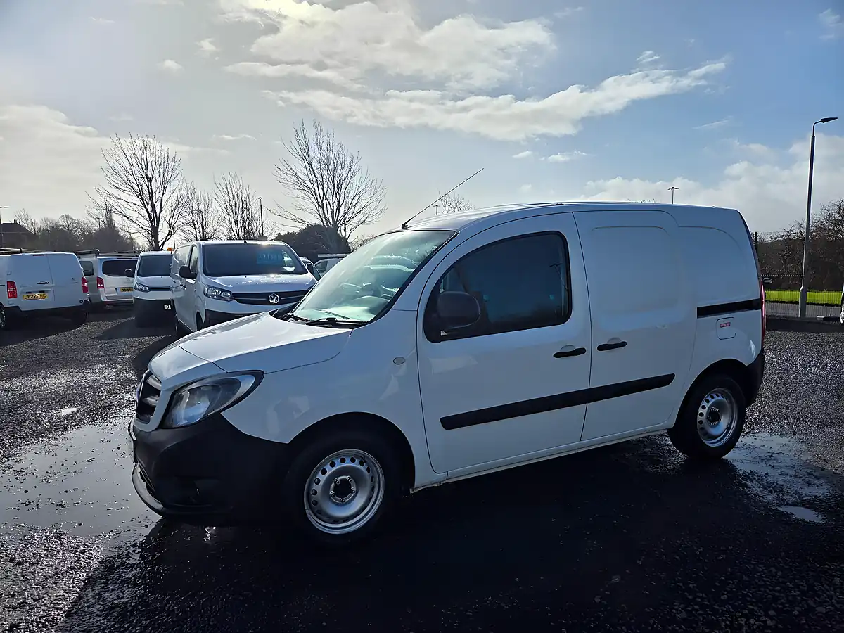 Used 2019 Mercedes-Benz Citan Blueefficiency L2 White - Interior and Exterior details 7