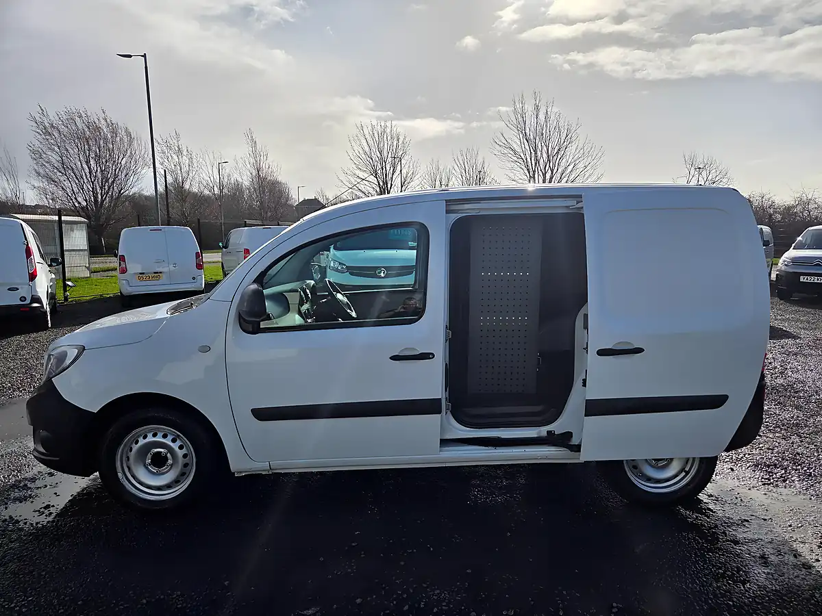 Used 2019 Mercedes-Benz Citan Blueefficiency L2 White - Interior and Exterior details 9