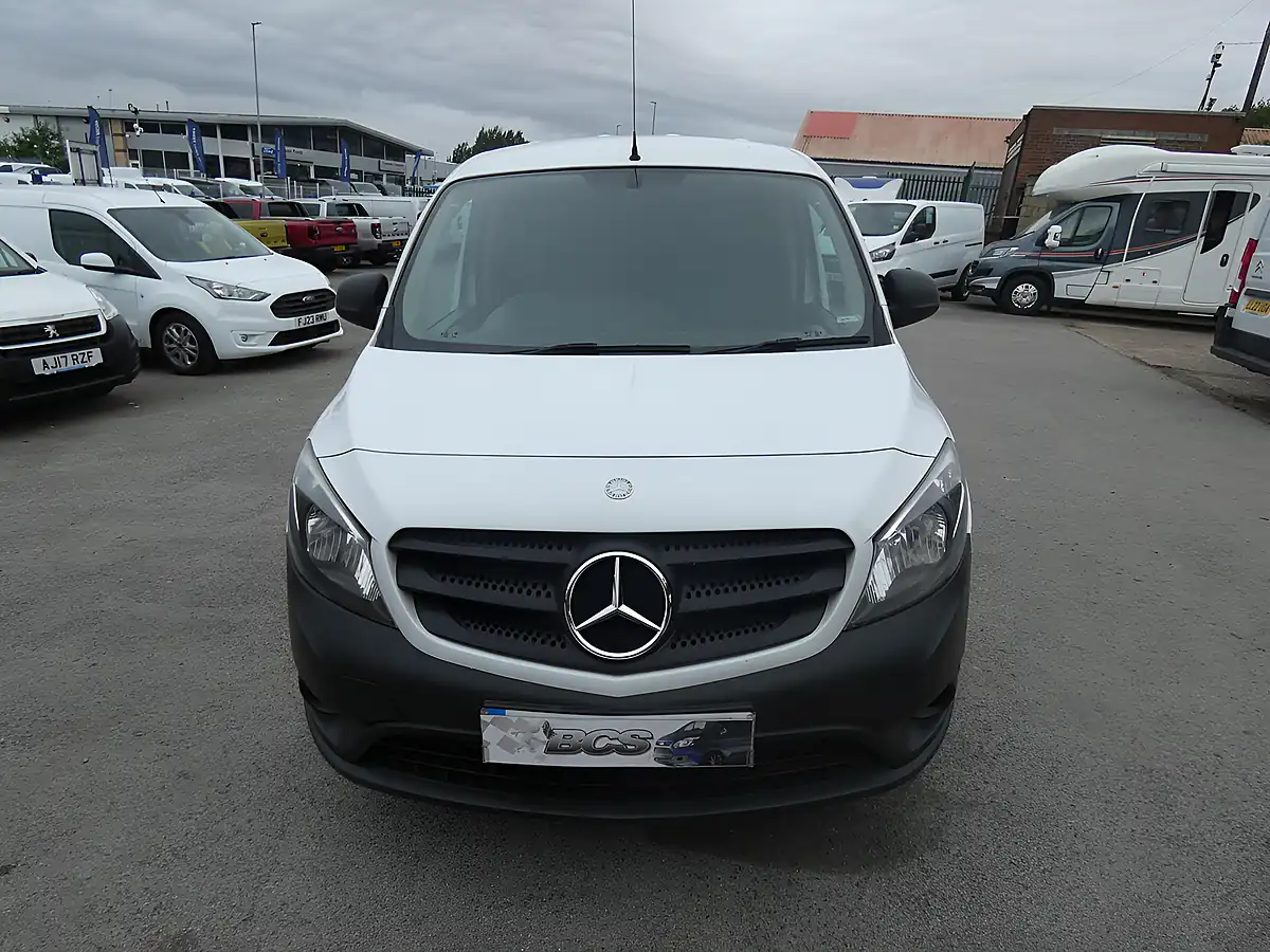 Used 2019 Mercedes-Benz Citan L2 Alpine White - Interior and Exterior details 12